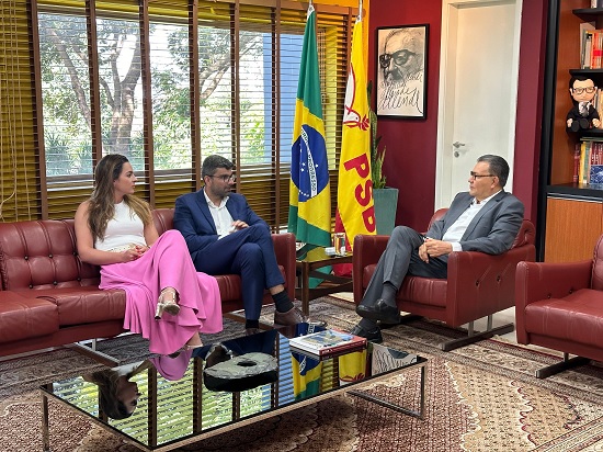 Prefeito Daniel Santos, e deputada federal Alessandra Haber em audiência com o presidente do PSB, Carlos Siqueira