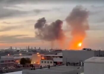 Ataques a refinarias no Golfo elevam petróleo para US$ 120