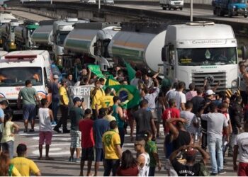 Greve de caminhoneiros depende de norma do governo