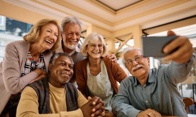 Brasil entra na 4ª idade: envelhecimento pressiona famílias