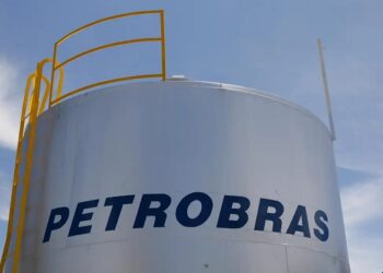Distribuidoras pedem que Petrobras importe mais diesel