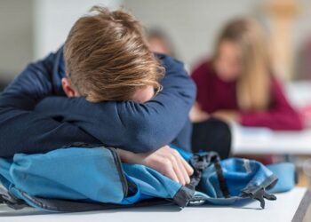 Epidemia de cansaço: 7 em cada 10 jovens sofrem com falta de sono.