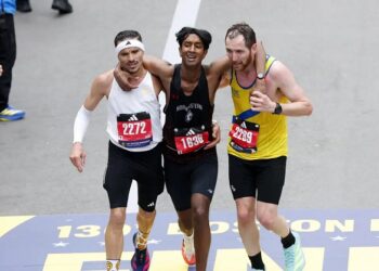 Brasileiro emociona na Maratona de Boston com gesto de empatia