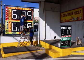 Governo quer usar lucro do petróleo para baratear combustíveis