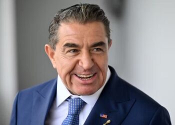 Conselheiro de Trump ataca brasileiras: “Raça maldita”.