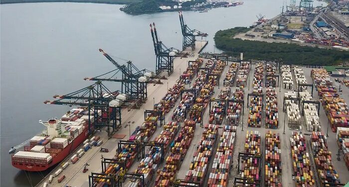 Abril registra superávit recorde na balança comercial