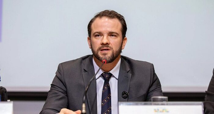 Escala 6×1: ministro é contra compensar empresas