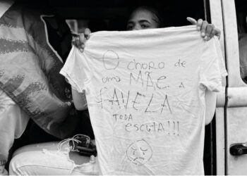Moradores de favelas reprovam operações policiais no Rio