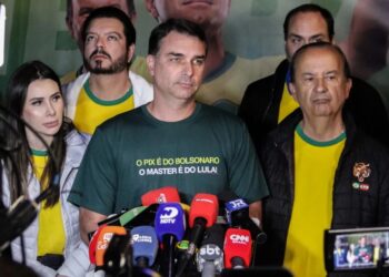 Banco Master contratou marqueteiro de Flávio para atacar o BC