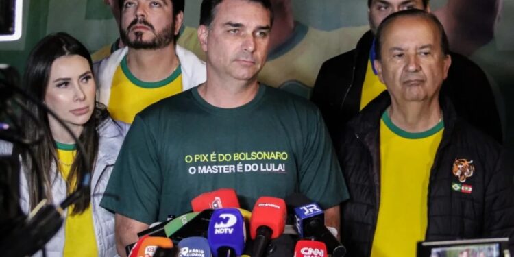Banco Master contratou marqueteiro de Flávio para atacar o BC
