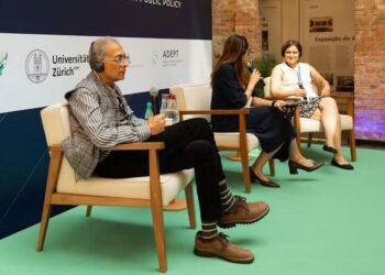 Nobel responde Luciano Huck sobre Bolsa Família 2.0