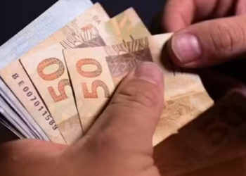 Rendimento médio de brasileiro bate recorde de R$ 3.367 em 2025
