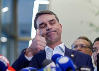 Flávio Bolsonaro derrete em redutos e PL já fala em “naufrágio”