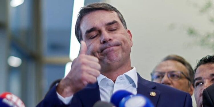 Flávio Bolsonaro derrete em redutos e PL já fala em “naufrágio”