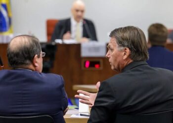 Arma apreendida pode levar Bolsonaro de volta à Papudinha
