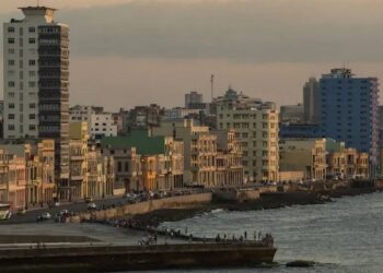 Parlamento de Cuba aprova abertura à economia de mercado