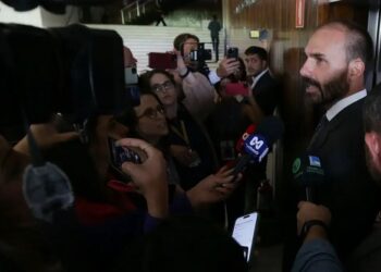 Eduardo Bolsonaro condenado à inelegibilidade e a 4 anos de prisão
