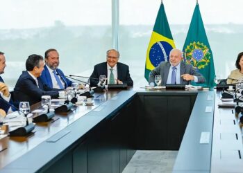 Gasolina pode ter até 32% de etanol, prevê governo