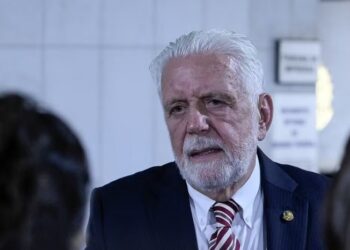 Jaques Wagner deixa liderança do governo no Senado