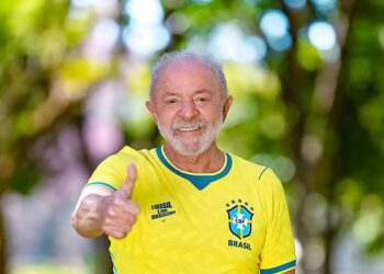 Lula veste a camisa amarela: “O Brasil é dos brasileiros”