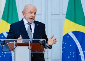 “Não se meta nas eleições no Brasil”, diz Lula a Trump