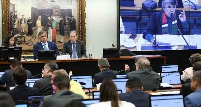 Redução da maioridade penal para 16 anos é aprovada