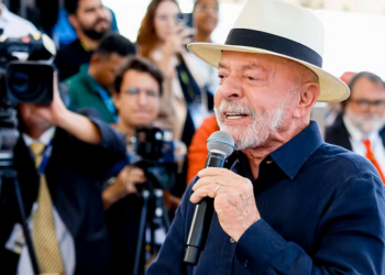 Lula aprovou pelo telefone nota contra tarifaço de Trump.