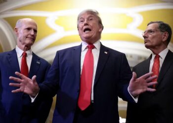 Trump e senadores republicanos trocam gritos em reunião