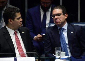 Pesquisa aponta Alcolumbre e Motta políticos mais rejeitados do Brasil