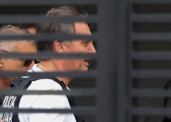 Bolsonaro está impedido de receber visitas com finalidade política