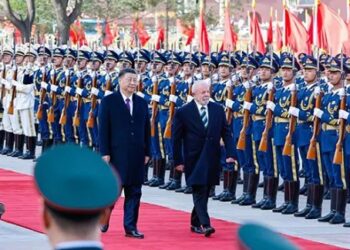 China adverte que apoia Brasil contra ingerências externas
