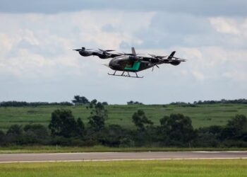 Embraer fecha acordos para até 46 ‘carros voadores’ nos EUA e Suíça