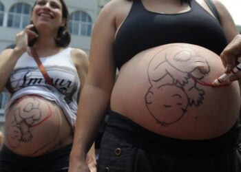 Desigualdades sociais empurram as mulheres para cesarianas