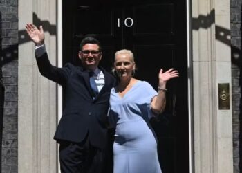 Brexit, escândalos e custo de vida mergulham Reino Unido em crise