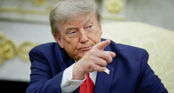 Trump prorroga tarifaço e radicaliza ataques contra o Brasil