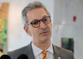 Zema promete privatizar Petrobras e BB e acabar com cotas