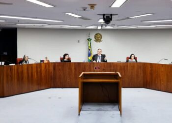 Dino e Moraes querem rever dispensa de diploma para jornalistas