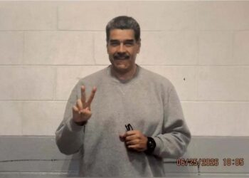Maduro posta fotos em prisão nos EUA