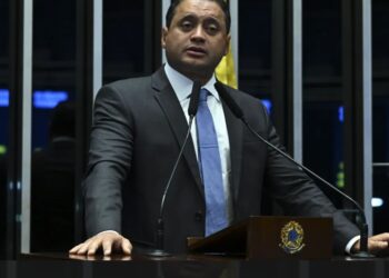 Operação da PF mira parentes de senador Weverton Rocha