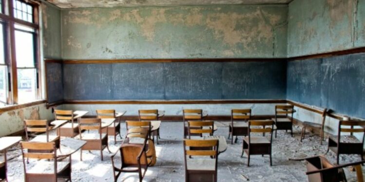 Ligeira melhora não esconde situação crítica da educação escolar no Brasil