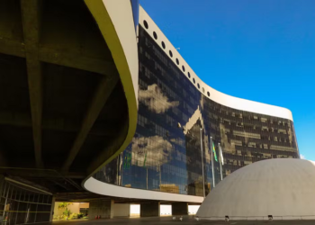 Ministros do TSE querem fim da IA antes do início do horário eleitoral