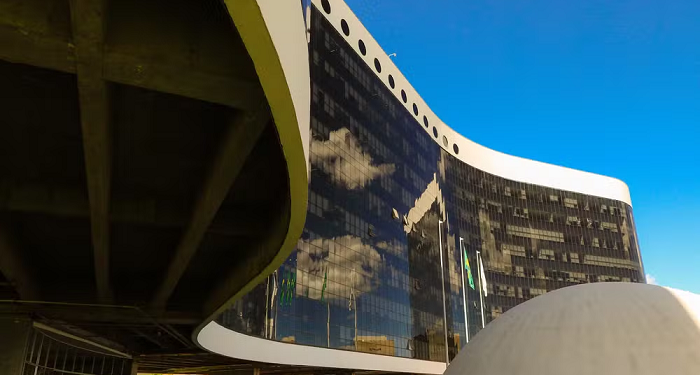 Ministros do TSE querem fim da IA antes do início do horário eleitoral