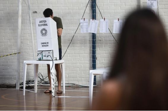 Com país mais velho, eleitorado jovem recua 22%