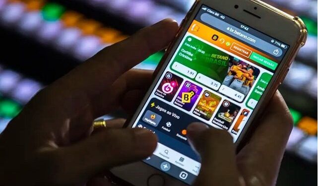 Governo processa 17 bets e cobra R$ 1 bi por danos