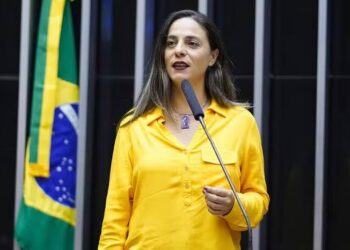 Deputada aciona PGE contra Globo e Huck por crime eleitoral