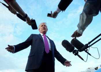 Trump viola Primeira Emenda e censura imprensa, alerta crítica