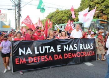 Três vozes que defendem a democracia e criticam desvio público