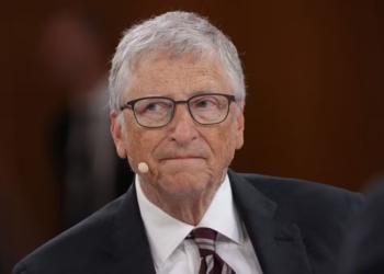 Bill Gates defende regras para IA e vê desafio maior que o nuclear