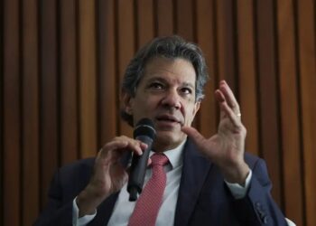 Haddad vê “futuro do país” em risco no Caso Master