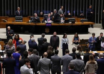 Municípios criticam PL de minerais críticos; mineradores elogiam